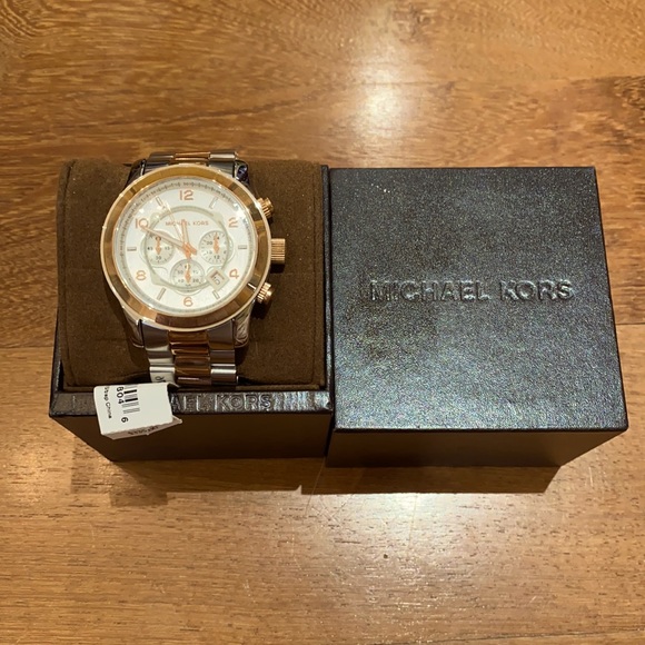 Michael kors watch NEVER USED. - Picture 1 of 5